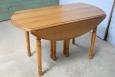 Table ovale à volets 135*110 en chêne massif de style Louis Philippe 5 allonges de 40 cm Table Ovale Table ovale à volets 135*110 en chêne massif de style Louis Philippe 5 allonges de 40 cm Table Ovale