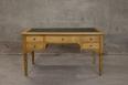 Bureau Ministre 5 tiroirs Hugo réalisé en Chêne Massif de style Louis Philippe Finition Chêne doré patine antiquaire (vieillissement du bois) Bureau Bureau Ministre 5 tiroirs Hugo réalisé en Chêne Massif de style Louis Philippe Finition Chêne doré patine antiquaire (vieillissement du bois) Bureau
