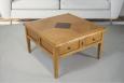 Table Basse Amandine réalisée en merisier de style Directoire 80x80 Finition merisier blond avec patine antik table basse carrée 